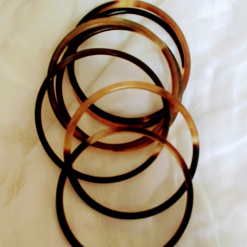 Set of 7 thin bangles